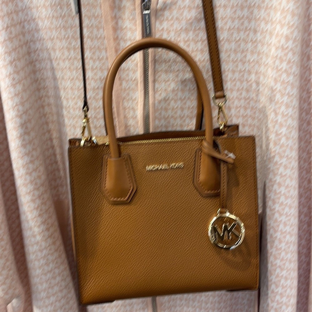 Michael Kors Mercer Medium Pebbled Leather Crossbody Bag - Picture 10 of 16